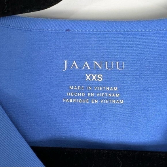 Jaanuu Women's 3-Pocket V-Neck Short Sleeve scrub top size XXS - Picture 8 of 9